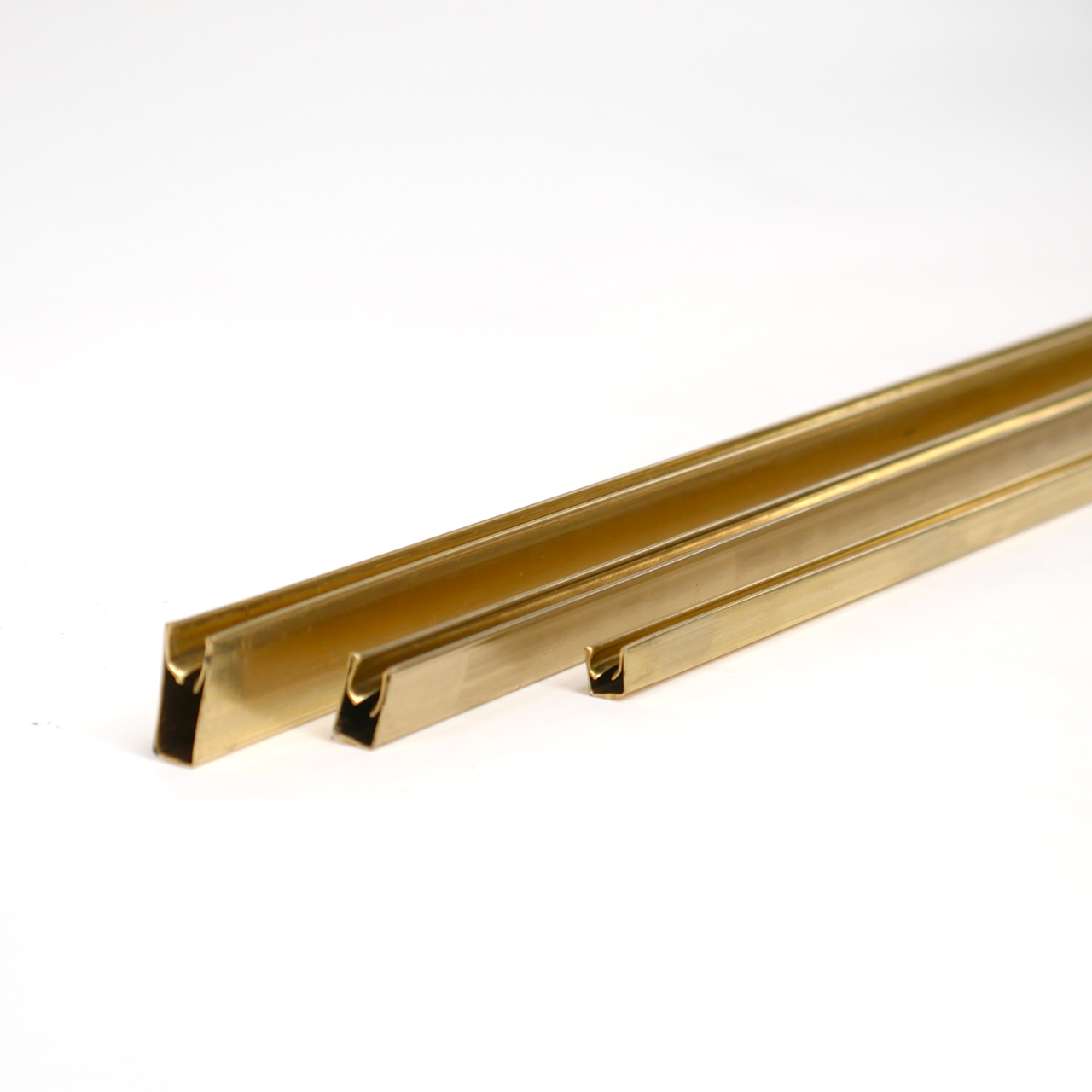 Brass Border Channel ca. 6,7 x 12,5 mm, ca. 1,8 m Brass Border Channel ca. 6,7 x 12,5 mm, ca. 1,8 m