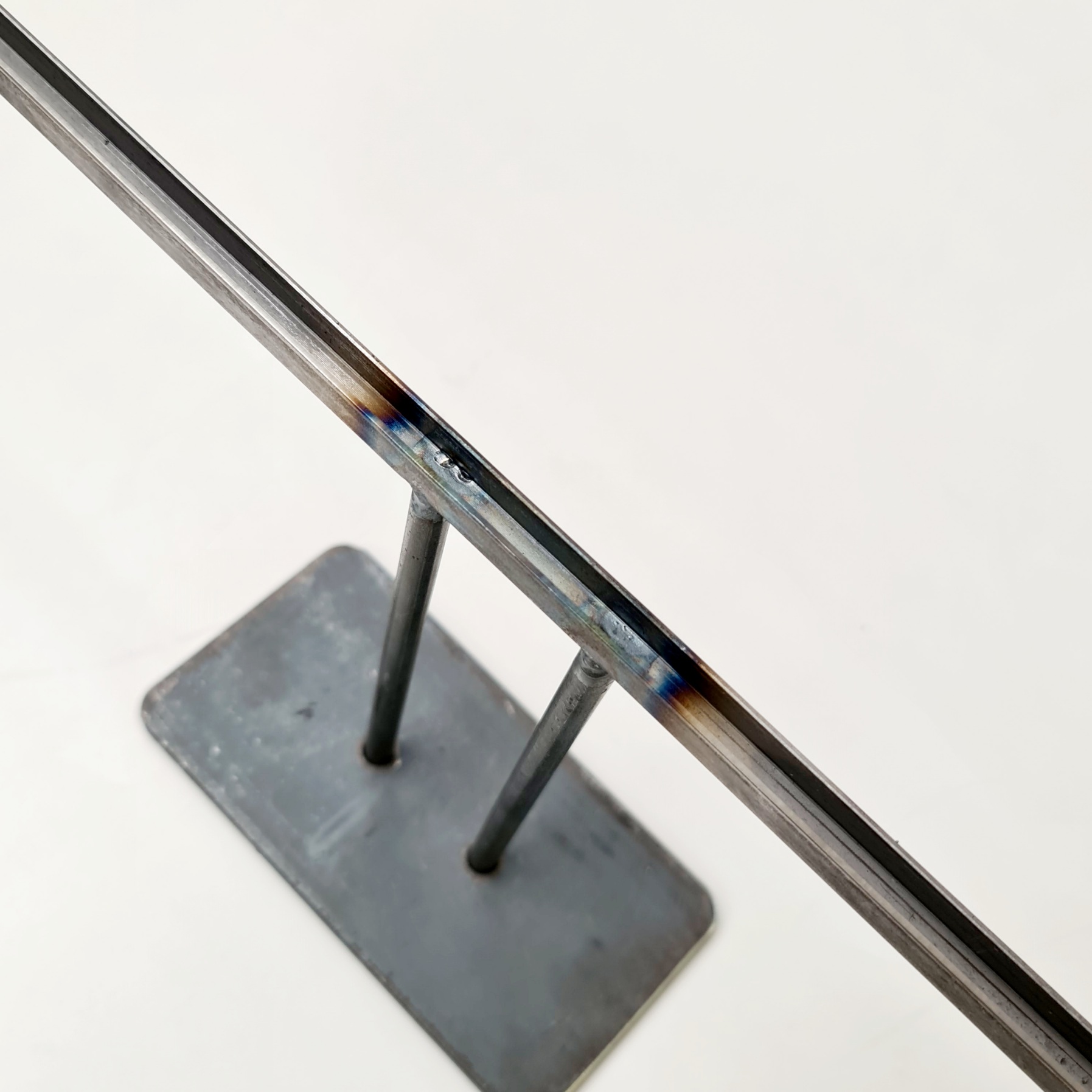 Glashalter mit Standfläche, rechteckig für 50cm Glas Glashalter mit Standfläche, rechteckig für 50cm Glas